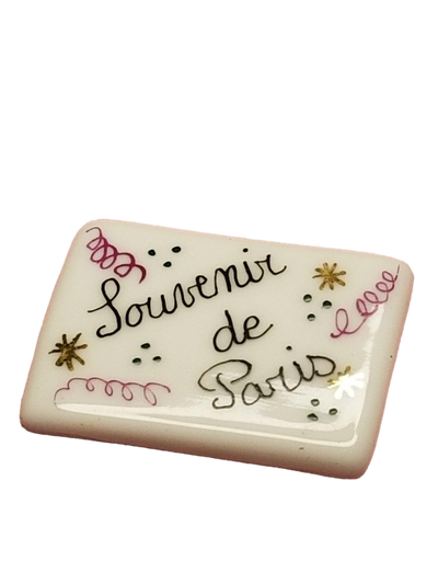 Souvenir-de-Paris-Goodie-Authentic-and-Memorable-Parisian-Memento