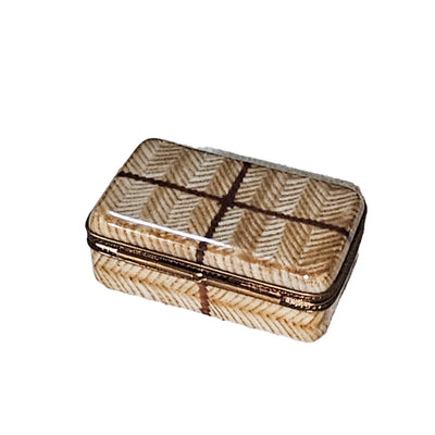 Picnic Basket with Teacups