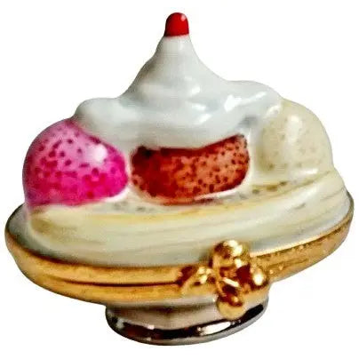 ###
A gourmet banana split sundae with vanilla ice cream, fresh bananas, and chocolate sauce