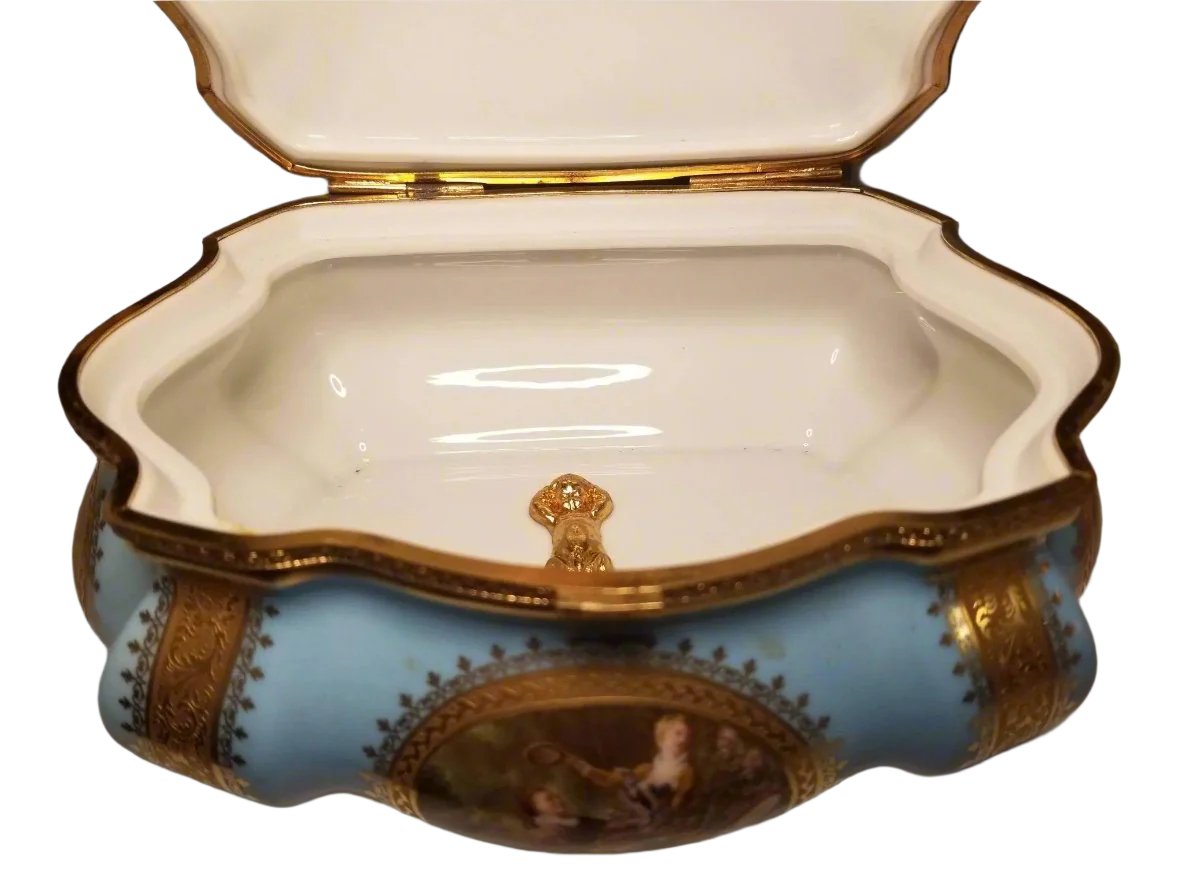 Chantilly Limited Edition Jewelry Chest Porcelain Limoges jewelry traditional French Trinket Box
