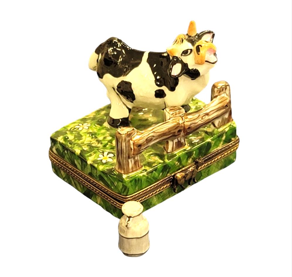 Charming Cow Farm Keepsake Box Porcelain Limoges limoges boxes farm animal French Trinket Box
