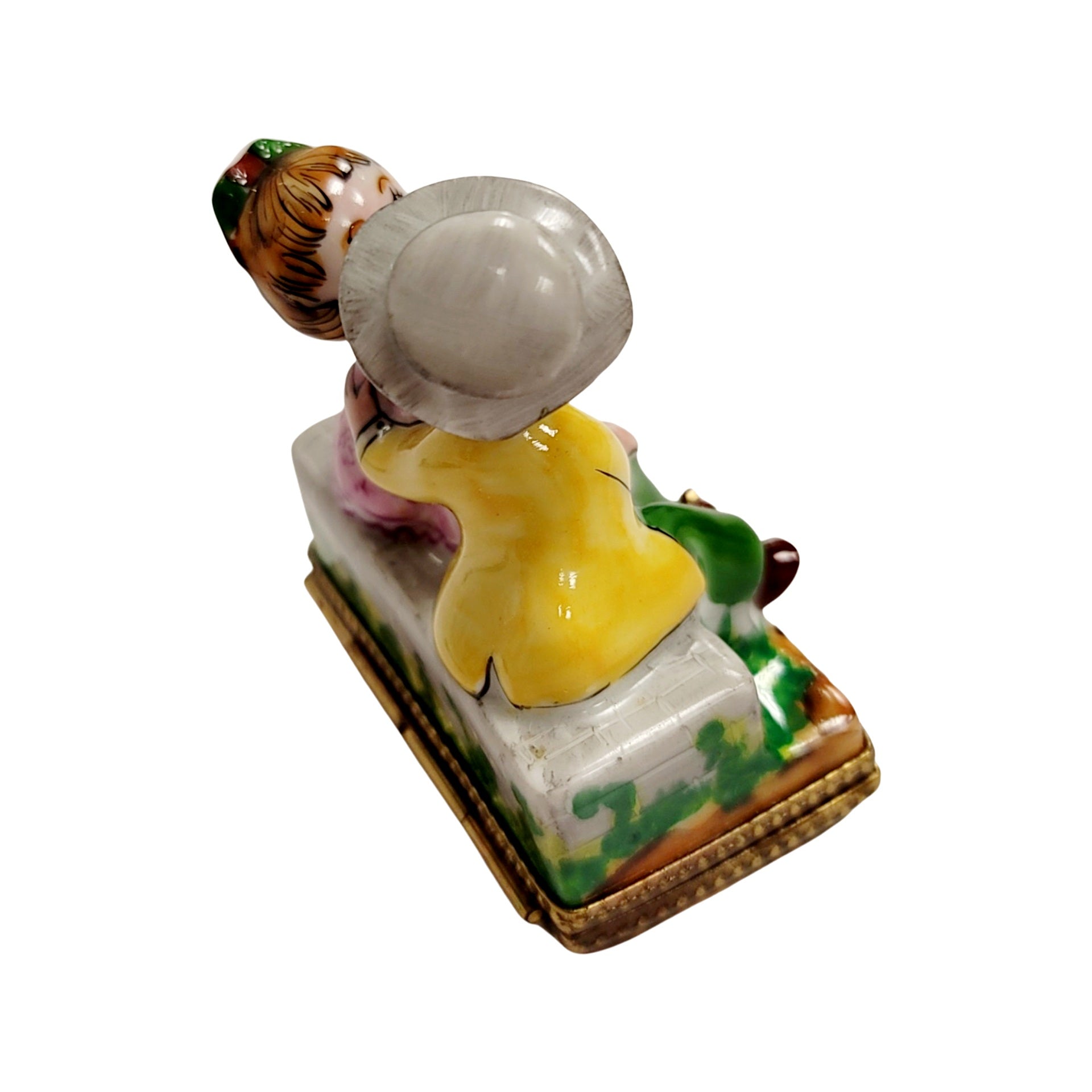 Kids Kissing Couple Figurine Porcelain Limoges love baby valentine French Trinket Box
