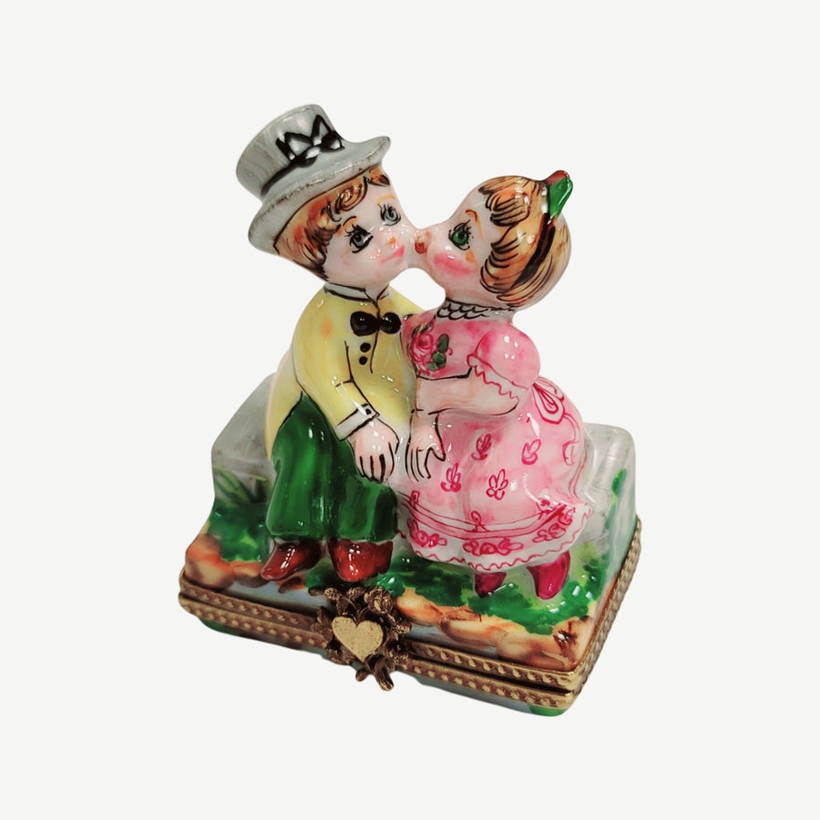 Kids Kissing Couple Figurine Porcelain Limoges love baby valentine French Trinket Box