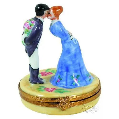 Kissing Couple Porcelain Limoges Love valentine's day French Trinket Box