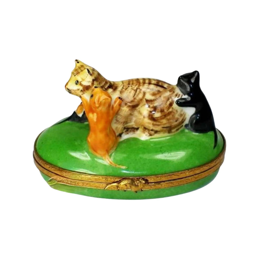 Kittens w Mother Cat Porcelain Limoges Cat French Trinket Box