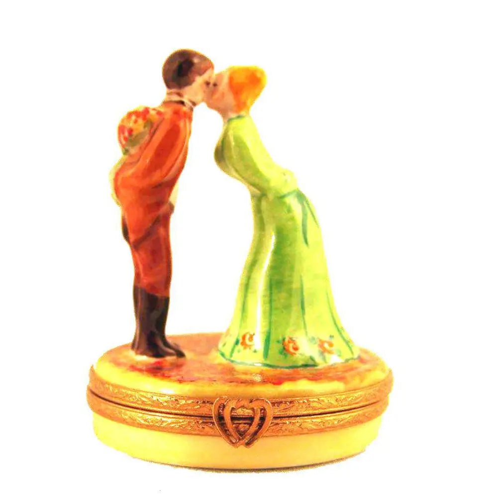 Loving Couple w Coquelicots es Porcelain Limoges love valentines day French Trinket Box