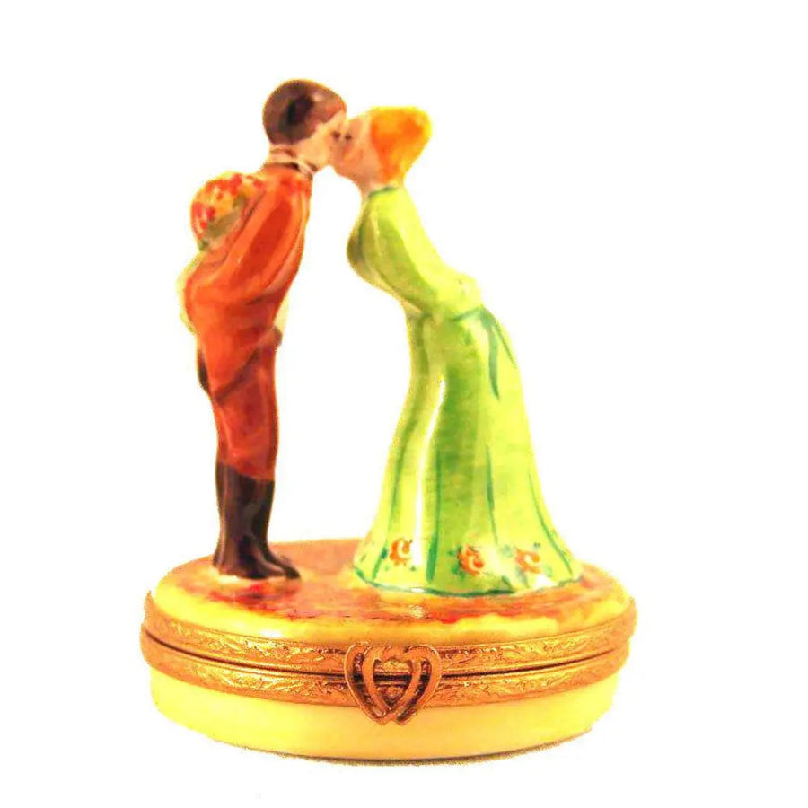 Loving Couple w Coquelicots es Porcelain Limoges love valentines day French Trinket Box