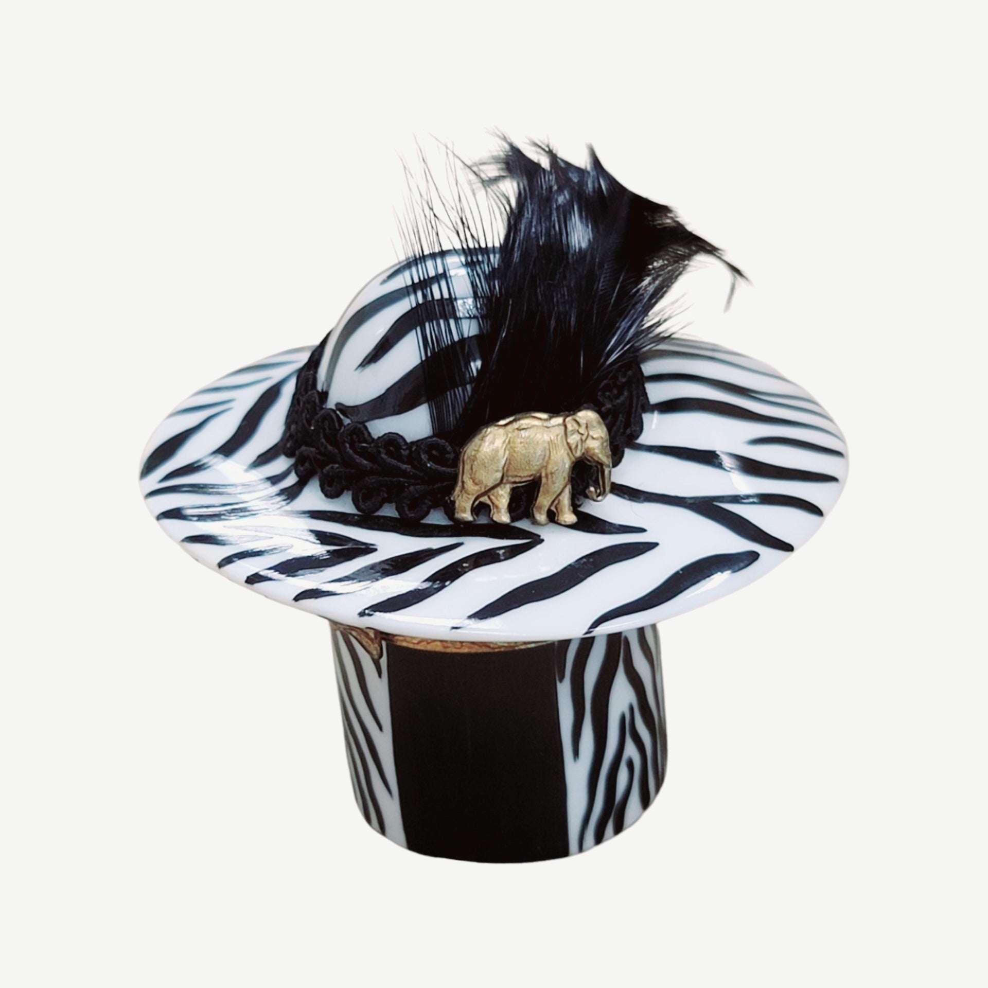 Zebra Hat Porcelain Treasure Porcelain Limoges shoe figurine LIMOGES BOXES French Trinket Box