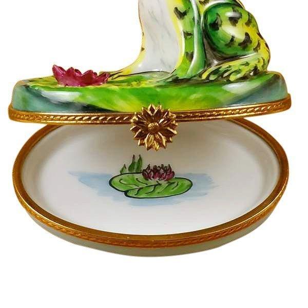 Frog on Lily Pad Porcelain Limoges turtle frog French Trinket Box