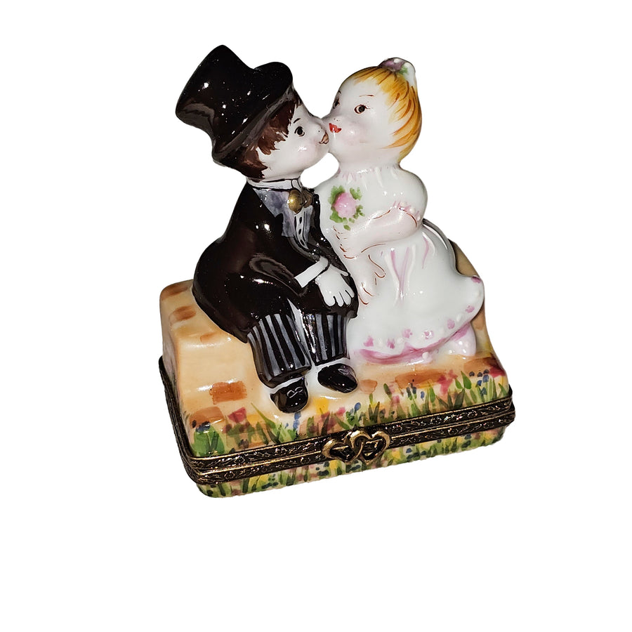 Kissing Couple Limoges Box Porcelain Limoges special graduation French Trinket Box
