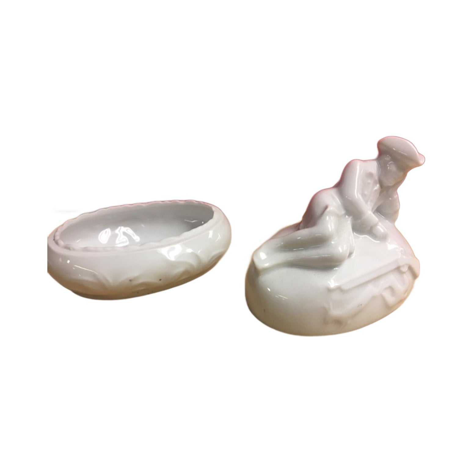 The white hunter Limoges box shown from another side