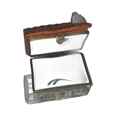 The painter's artistry shows on this White House with Red Roof Cottage Limoges box