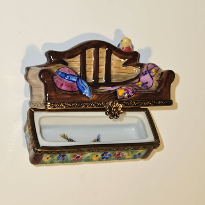Lyutens Garden Bench Pink Hat w Bird