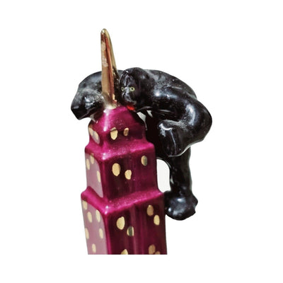 The painter's artistry shows on this King Kong New York Limoges box