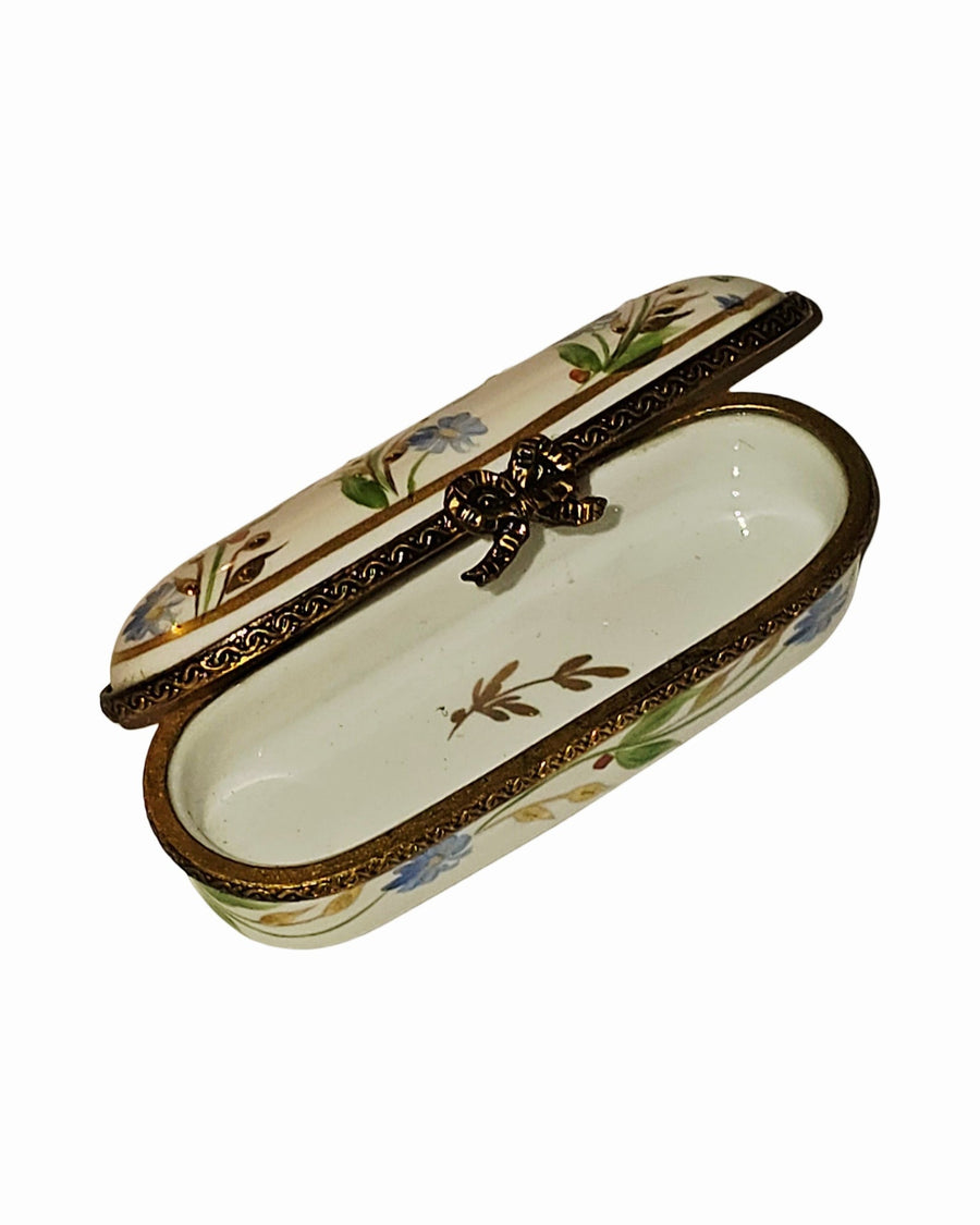 MADAME Pompador blue flower Needle box