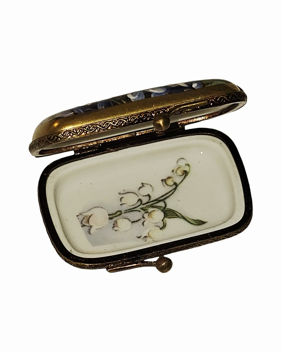 Forget me not flowers on rectangle