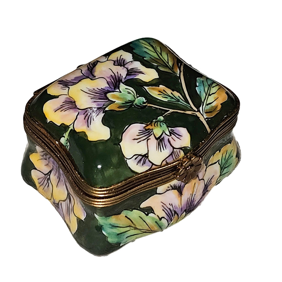 Scalloped Green Floral Elegance Porcelain Limoges traditional French Trinket Box