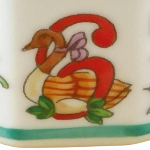 Twelve Days of Christmas with Removable Wreath Porcelain Limoges xmas theme French Trinket Box