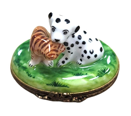 Mini Dalmation Dog w Cat Limoges Box Porcelain Figurine-Dog LIMOGES BOXES cat-CH2P284