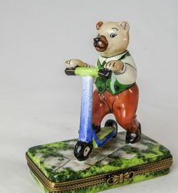 Bear on Scooter - Fast Shipping!