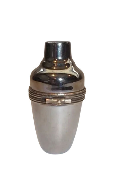 Shiny silver coctail shaker with a classic and elegant look
