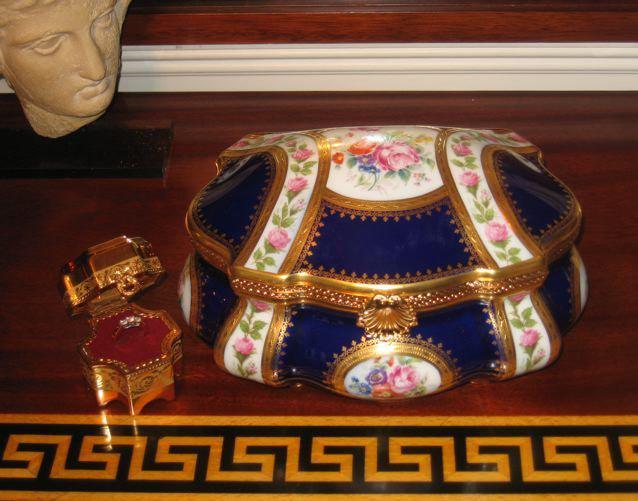 Fontaine Bleau - Penicaud - Champs Elysees - Limited Edition - 9" x 7" x 5" Limoges Box - Limoges Box Boutique