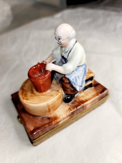 Pottery Maker Art Large 4.5" - - EXTREMELY RARE