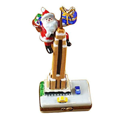 Santa-Claus-on-Empire-State-Building-Christmas-Decoration-great-view-of-New-York-City-skyline
