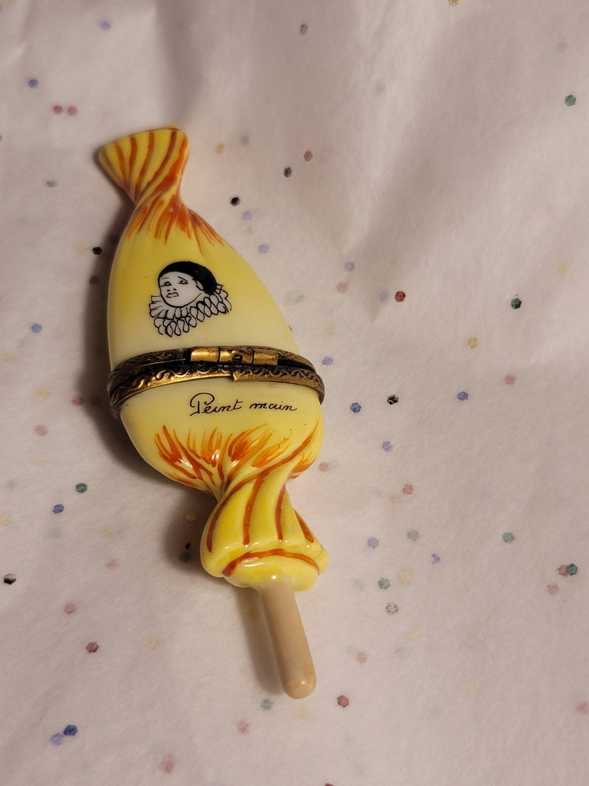 Sweet Candy Lollipop Yellow Wrapping