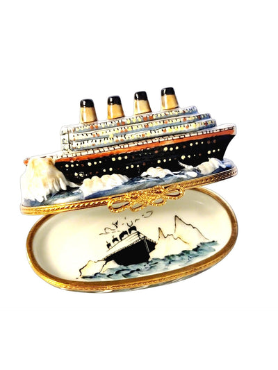 Titanic Boat - A stunning model showcasing the grandeur of the Titanic