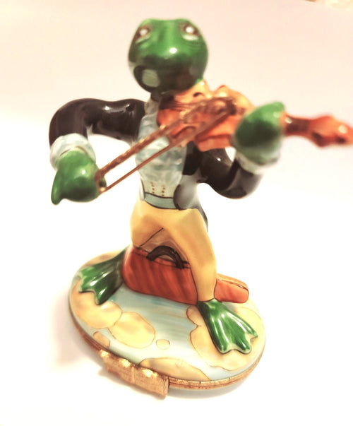 Tuxedo Frog w Violin