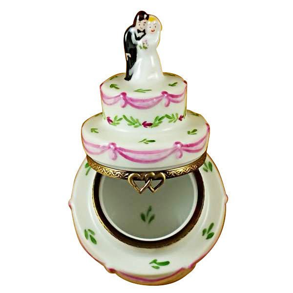 Wedding Cake with Bride and Groom