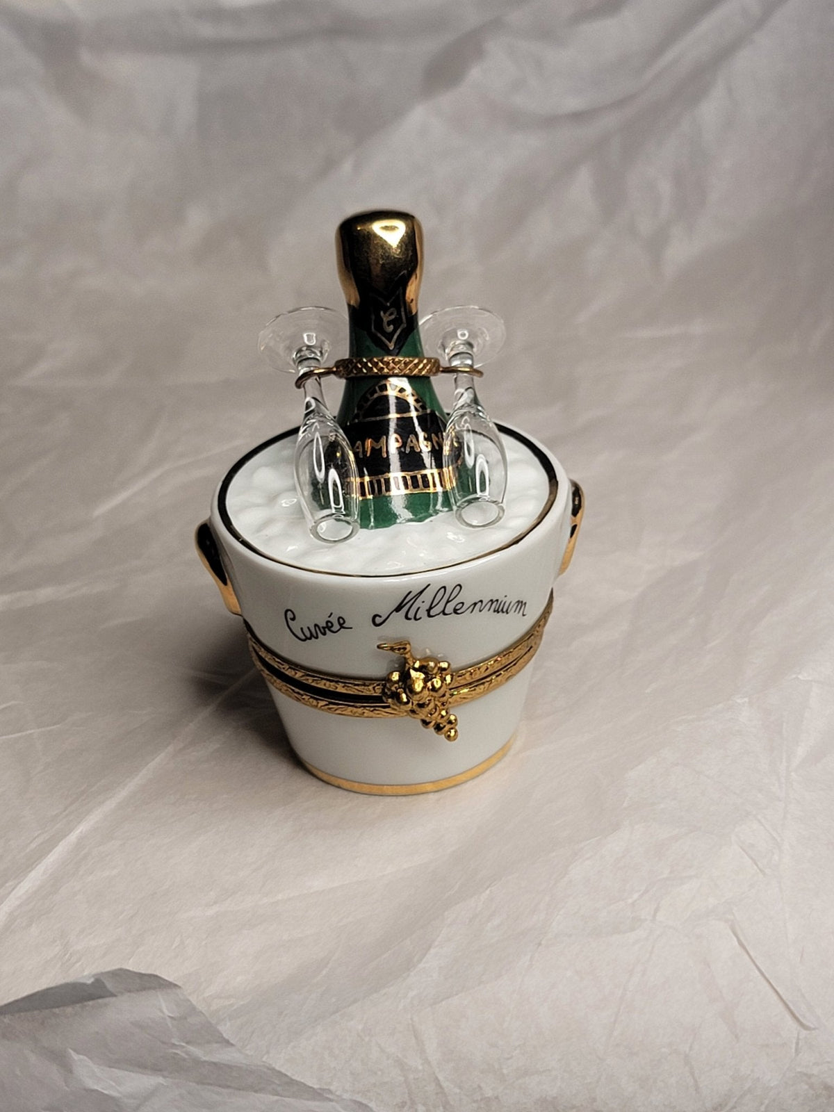 Artoria White Cuvee Champagne Set with Glasses
