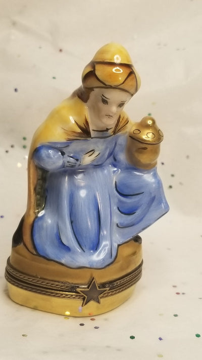 Yellow Nativity King - Rare Retired